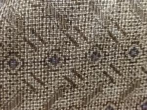 アンティーク　抽象模様織り出し本場泥大島紬着物(割り込み絣)